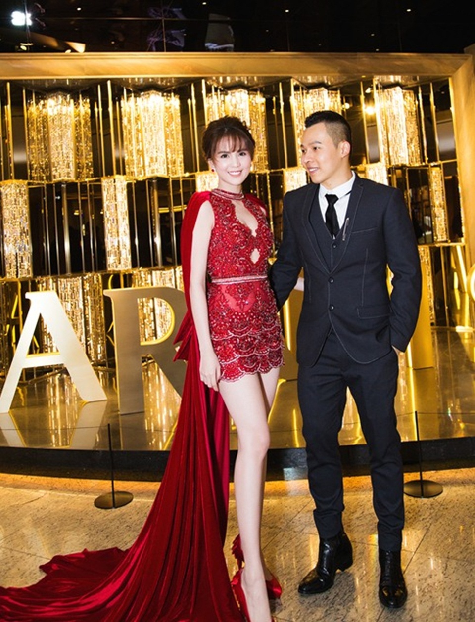 Xuất hiện trên thảm đỏ chung kết Hoa hậu Quốc gia Hàn Quốc 2016 với vai trò khách mời, để gây chú ý, cô diện váy đỏ đính hàng nghìn viên pha lê.