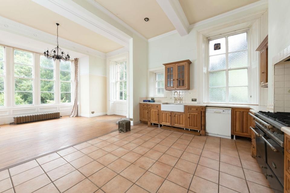 Lâu đài “bí ẩn” nhất nước Anh được rao bán với giá sốc - 5 Khu biệt thự nằm khép mình trong một không gian yên bình, thanh tịnh