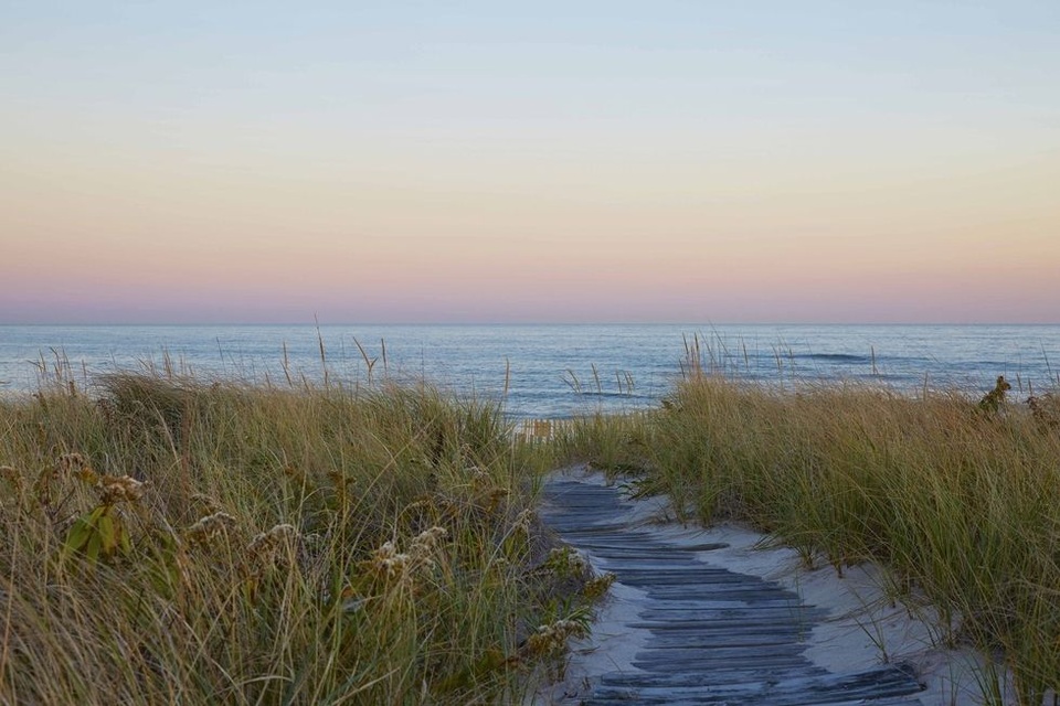 Chiêm ngưỡng ngôi nhà đắt nhất New York - 6 Từ khuôn viên của ngôi nhà có một con đường riêng đẹp như tranh dẫn ra bờ biển