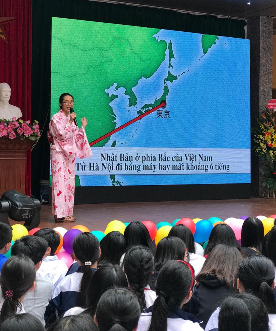 Rực rỡ sắc màu trong Ngày hội Ngôn ngữ THCS Ngô Sĩ Liên - 4
Học sinh thuyết trình bằng tiếng Nhật