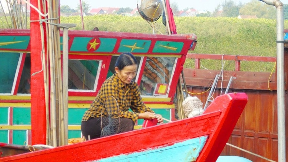 Ngư dân hào hứng chuẩn bị chuyến ra khơi đầu năm - 4 Ngư dân hào hứng chuẩn bị chuyến ra khơi đầu năm - 4