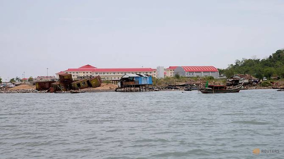 Myanmar lo ngại về dự án 10 tỷ USD của Trung Quốc - 2 Nhà của các ngư dân nằm cạnh dự án đường ống dẫn dầu nối Myanmar và Trung Quốc (Ảnh: Reuters)