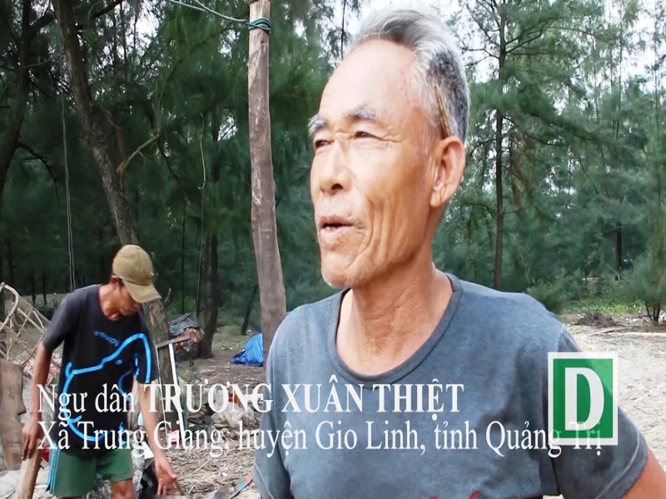 Ngư dân không thể ra khơi vì nước biển bẩn bất thường - 3 Hơn 60 năm đi biển, người có nhiều kinh nghiệm như ông Thiệt cũng không lý giải được hiện tượng này