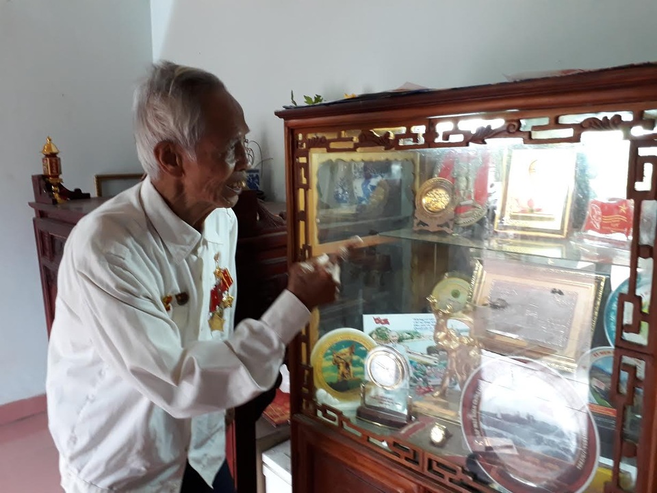 “Vua phá bom” Cao Xuân Thọ và cái ôm ấm áp nhất cuộc đời - 2 Những kỷ vật của Người và kháng chiến, cụ Thọ gìn giữ cẩn thận như báu vật của cuộc đời mình