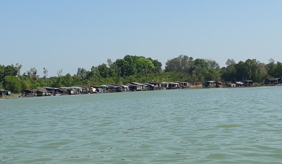 Bí thư Thăng: Sớm lắp ống dẫn nước từ hồ Dầu Tiếng về TPHCM - 3 Nhà dân sinh sống ven hồ Dầu Tiếng