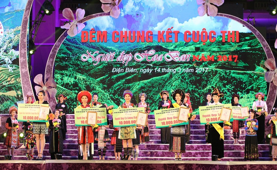 Nhan sắc Điện Biên đăng quang Người đẹp Hoa Ban mùa đầu tiên - 4 Các thí sinh đoạt giải thưởng phụ trong cuộc thi Người đẹp Hoa Ban.