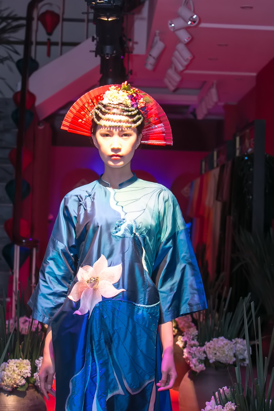 NSƯT Thu Hà: “Tôi luôn thấy mình đẹp” - 14 NSƯT Thu Hà: “Tôi luôn thấy mình đẹp” - 14