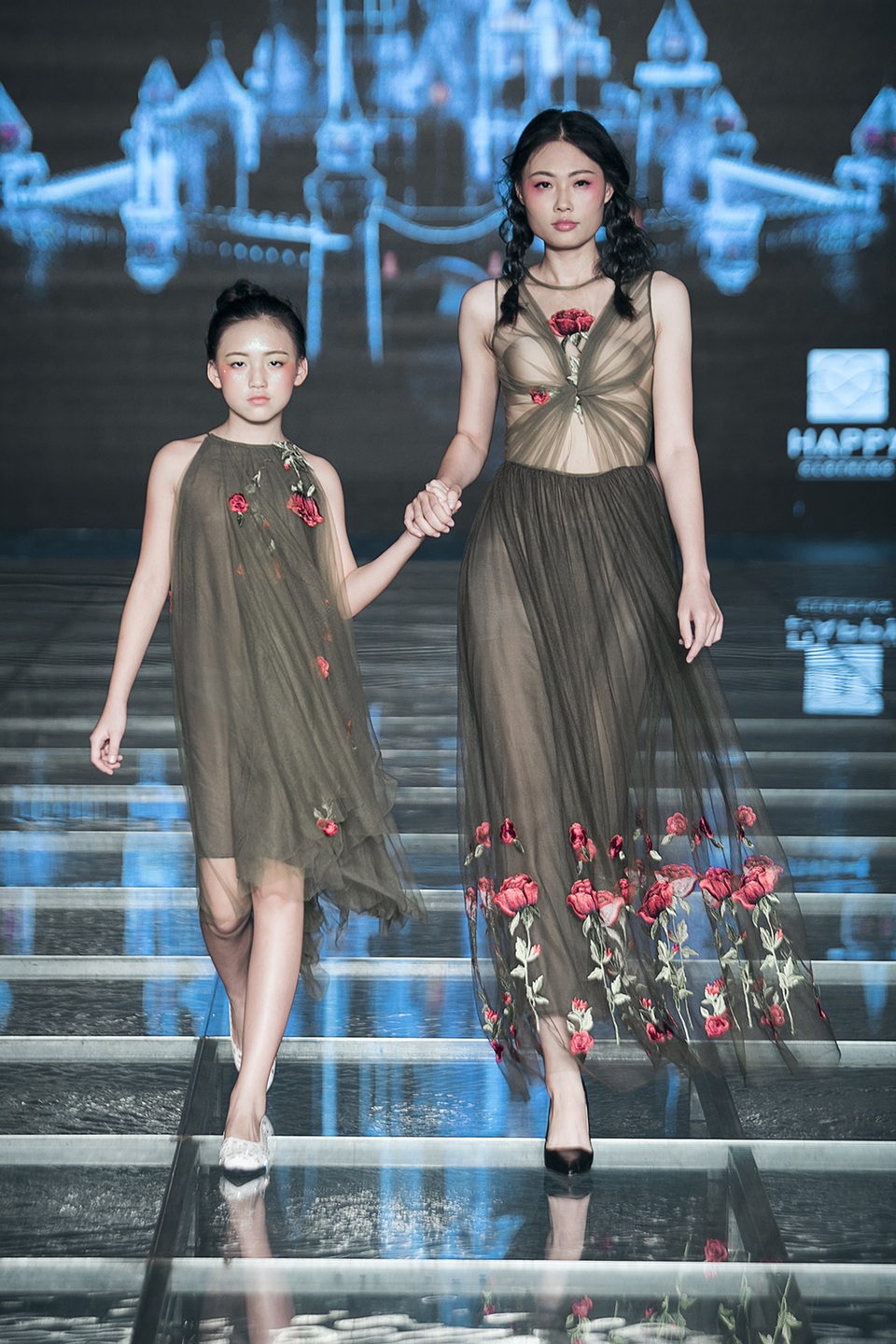 Tim - Trương Quỳnh Anh biểu diễn cùng 150 mẫu nhí sau tin đồn hôn nhân - 11 Tim - Trương Quỳnh Anh biểu diễn cùng 150 mẫu nhí sau tin đồn hôn nhân - 11