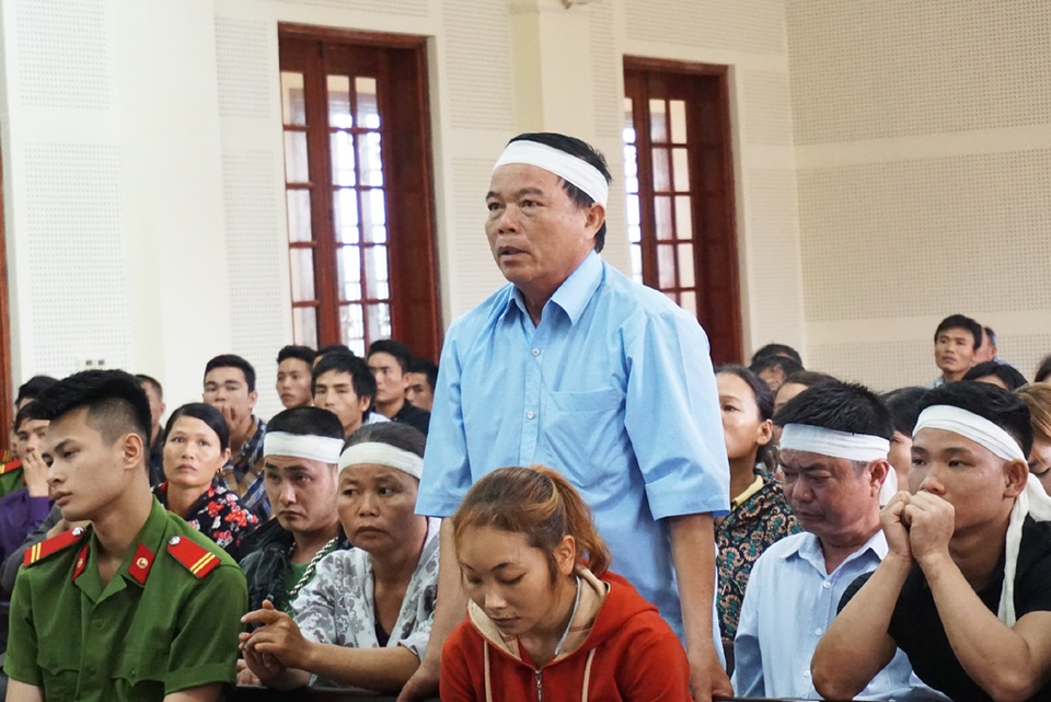Truy đuổi khiến cô gái trẻ tử vong, đám trai làng lĩnh án - 2 Người nhà chị Xuân đề nghị HĐXX xem xét, giảm nhẹ hình phạt cho các bị cáo