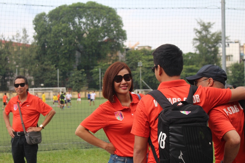 “Con gái ông trùm Phan Hương” cũng có mặt để cổ vũ cho các đồng nghiệp cũng chính là những cầu thủ đặc biệt.