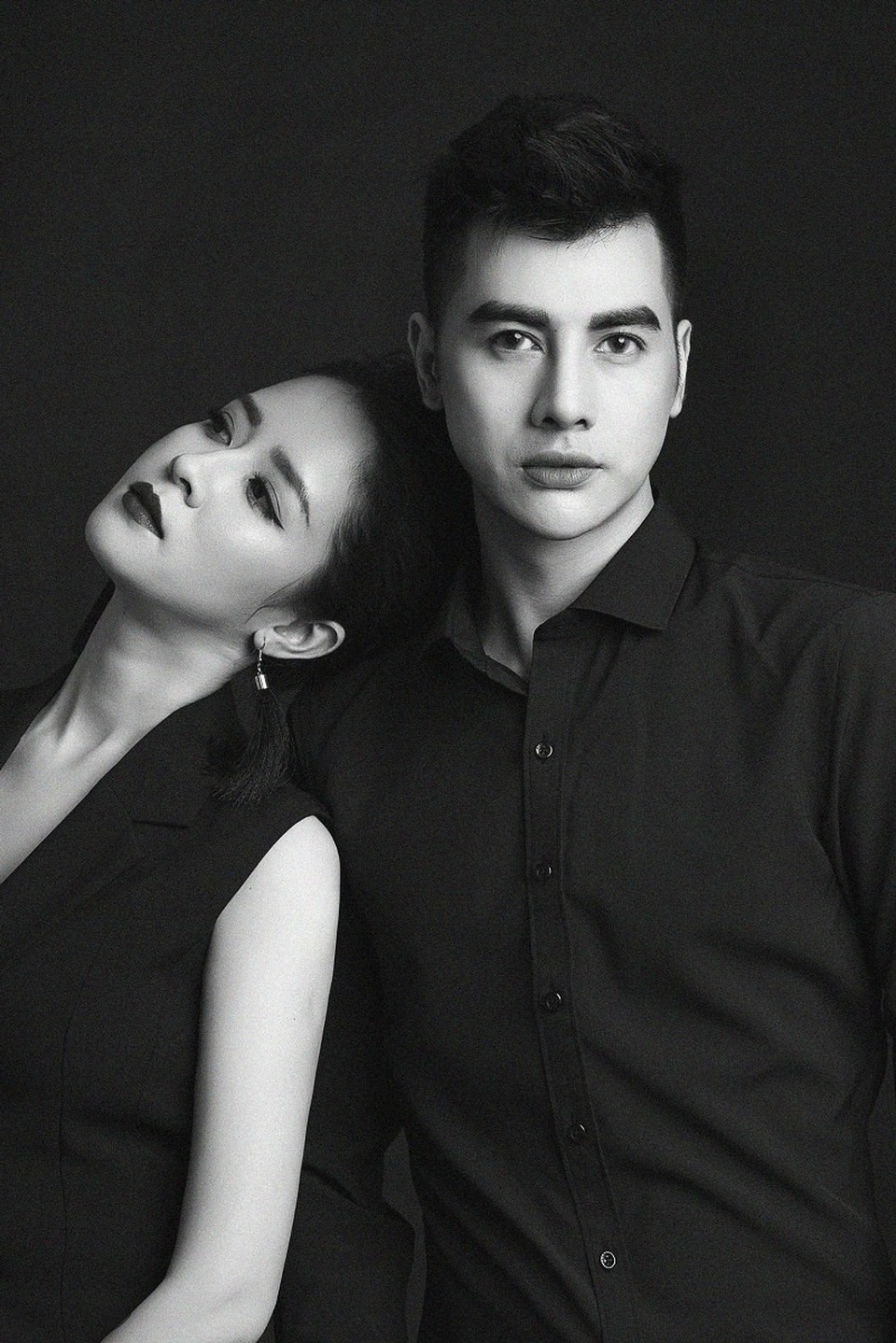 Thùy Dương kết hôn khá sớm từ năm 19 tuổi, tuy nhiên sau đó cô đã trở thành bà mẹ đơn thân đến nay đã 9 năm và một mình nuôi con gái nhỏ. “Mỗi khi có chuyện buồn, Dương hay khóc từ ngày nào qua ngày khác, đến mức suy nhược cơ thể phải đi cấp cứu. Cô là người sống nặng về tình cảm và rất bản năng”, Cường nói.