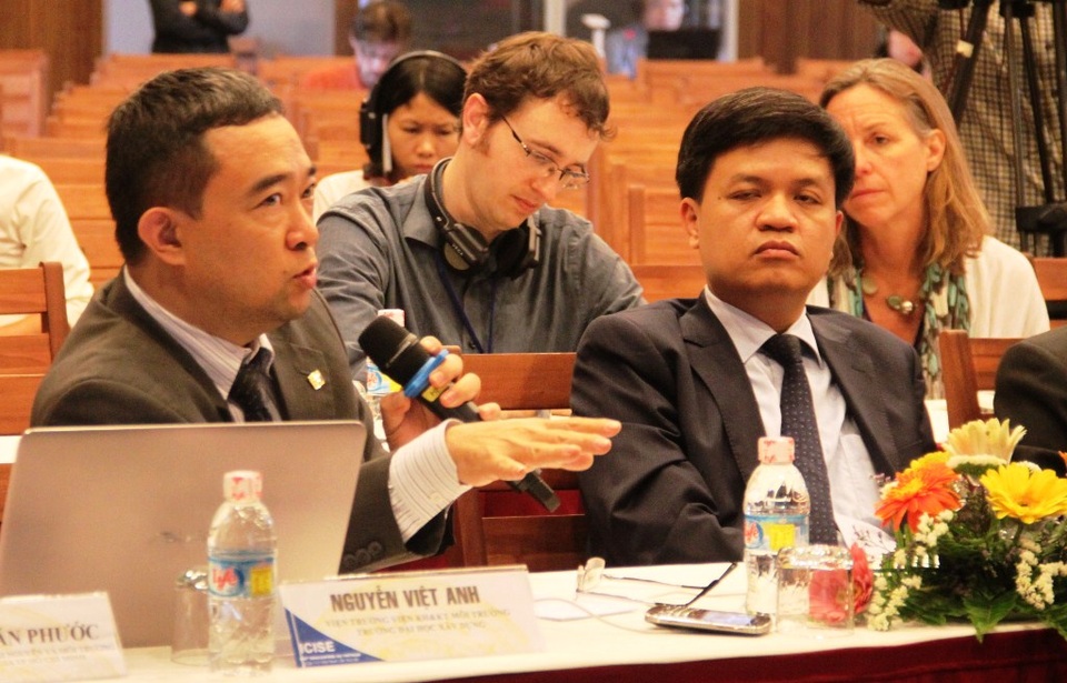 Việt Nam đứng trước thách thức lớn về ô nhiễm môi trường - 4 Các đại biểu bàn luận sôi nổi về những thách thức về môi trường, đặc biệt ở các nước Đông Nam Á, trong đó có Việt Nam