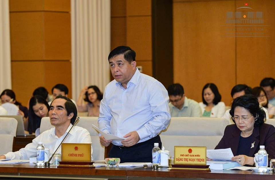 Phó Chủ tịch Quốc hội cảnh báo Bộ trưởng trình luật kém chất lượng - 1 Bộ trưởng KH-ĐT Nguyễn Chí Dũng.