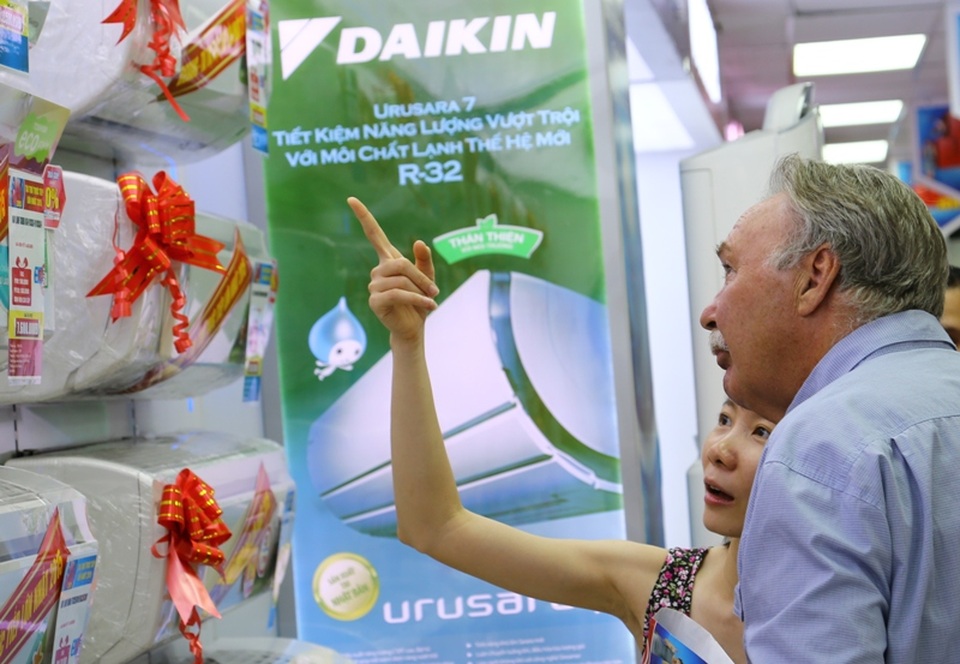 Ngay trong những ngày Tết, ngành điện máy đã bắt đầu triển khai chương trình khuyến mãi đầu tiên của năm mới