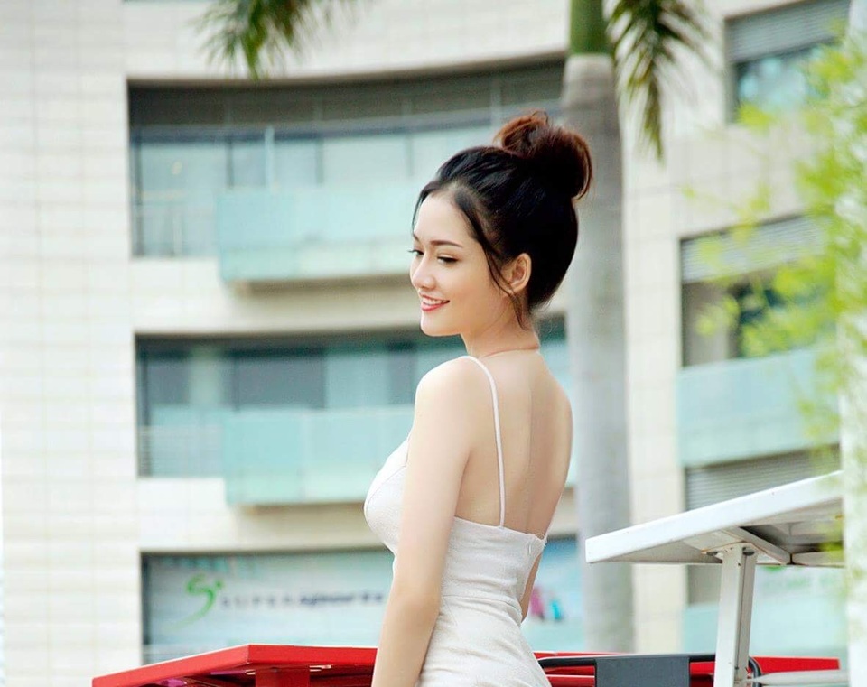 Hoa hậu Phạm Hương là tấm gương để cô hoàn thiện bản thân mỗi ngày, vì cô học được sự kiên trì, chịu khó học hỏi và cố gắng không ngừng.