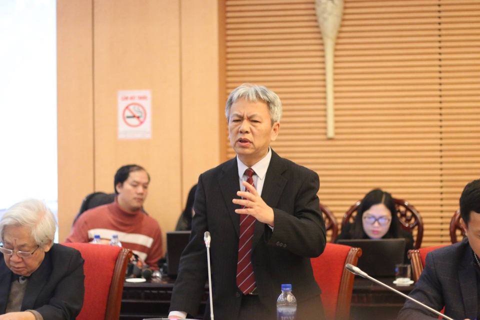 Nguyên Phó Chủ nhiệm Văn phòng Quốc hội: “Nên miễn học phí cho cả HS ngoài công lập” - 1 TS Nguyễn Sĩ Dũng yêu cầu phân biệt rạch ròi hai loại trường tư để có chính sách học phí công bằng (ảnh: Thanh Hùng)
