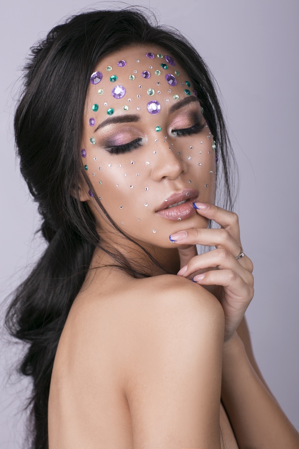 Nguyễn Thị Anh từng chinh chiến ở 21 cuộc thi sắc đẹp lớn nhỏ, nhưng lần này, cô quyết định quay về Việt Nam để chinh phục vương miện Hoa hậu Hoàn vũ.