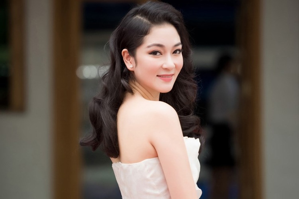 3 scandal ồn ào khi các nàng hậu Việt bị tố “giật chồng”, “thả thính” - 11 Nguyễn Thị Huyền từng có thời gian cạo trọc đầu là có thật, tuy nhiên kiểu đầu trọc là do cô “thích thế”!
