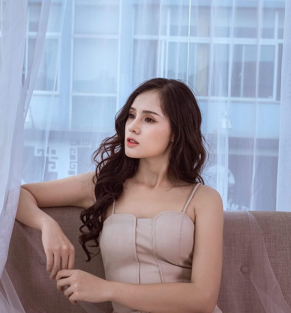 Nhan sắc hút hồn của nữ sinh Hàng không, Cảnh sát thi Miss Universe Vietnam - 22 Đặc biệt Huyền Trang muốn được trở thành Phạm Hương thứ 2 để có thể truyền cảm hứng và nét riêng của mình đến cho mọi cô gái nói riêng và tất cả mọi người nói chung.