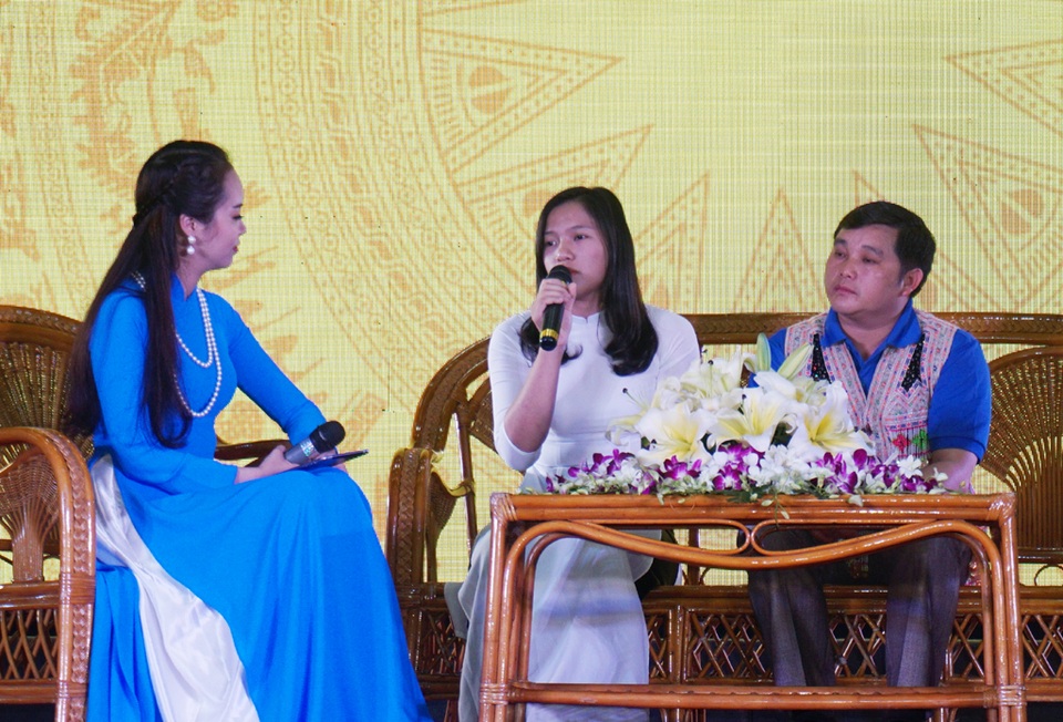 “Bà chủ” tuổi 17 - 3 Nguyễn Thị Ngọc Khánh chia sẻ niềm đam mê sáng tạo khoa học tại lễ Tuyên dương thanh niên tiên tiến làm theo lời Bác do Tỉnh đoàn Nghệ An tổ chức vào tối 17/3 vừa qua.