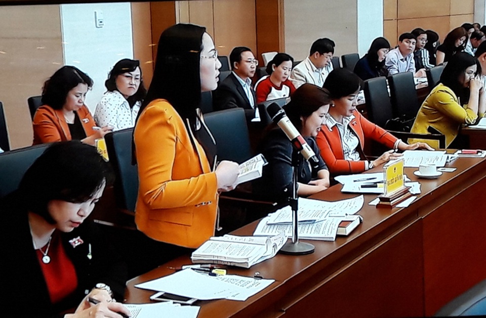 “Bắt người thì hoành tráng, khi xin lỗi lại chưa đầy 2 phút” - 1 Đại biểu Nguyễn Thị Thuỷ mở sách dẫn chứng về thông lệ của nhiều nước trong việc quy định thủ tục công khai xin lỗi người bị oan sai.