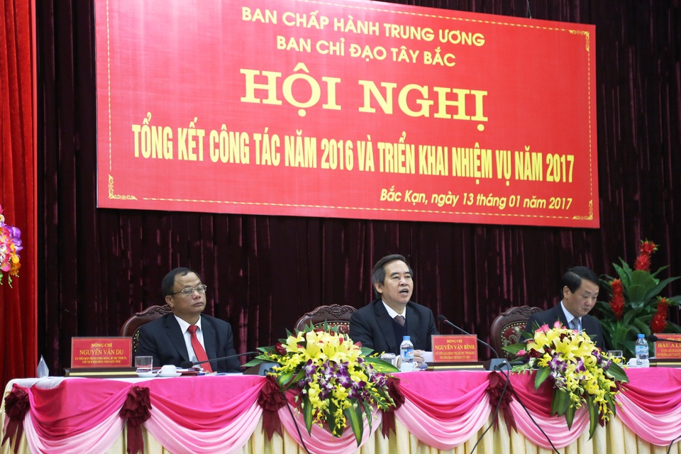 Ban Chỉ đạo Tây Bắc phải là "nhạc trưởng" liên kết các tỉnh vùng Tây Bắc - 1
Ủy viên Bộ Chính trị, Bí thư Trung ương Đảng, Trưởng Ban Kinh tế Trung ương Nguyễn Văn Bình (giữa) chủ trì hội nghị