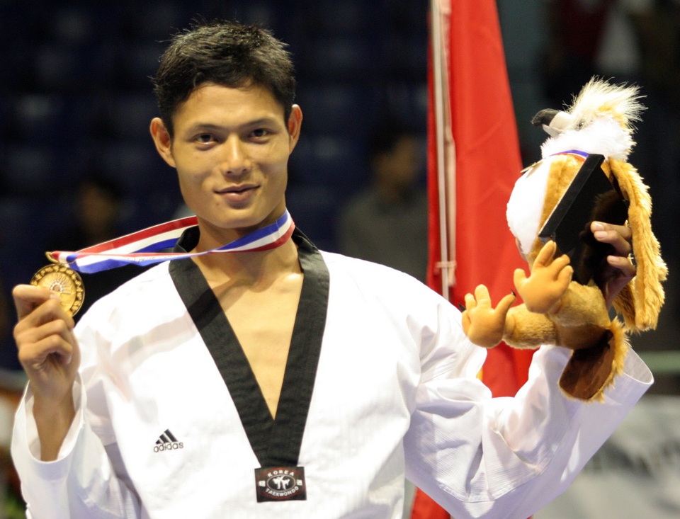 Nhà vô địch Taekwondo: “Võ sư Đoàn Bảo Châu thua vì đối thủ quá to cao” - 1 Độc cô cầu bại Nguyễn Văn Hùng cho rằng trận đấu giữa Flores và võ sư Đoàn Bảo Châu không phải là cuộc tỷ thí võ thuật đúng nghĩa