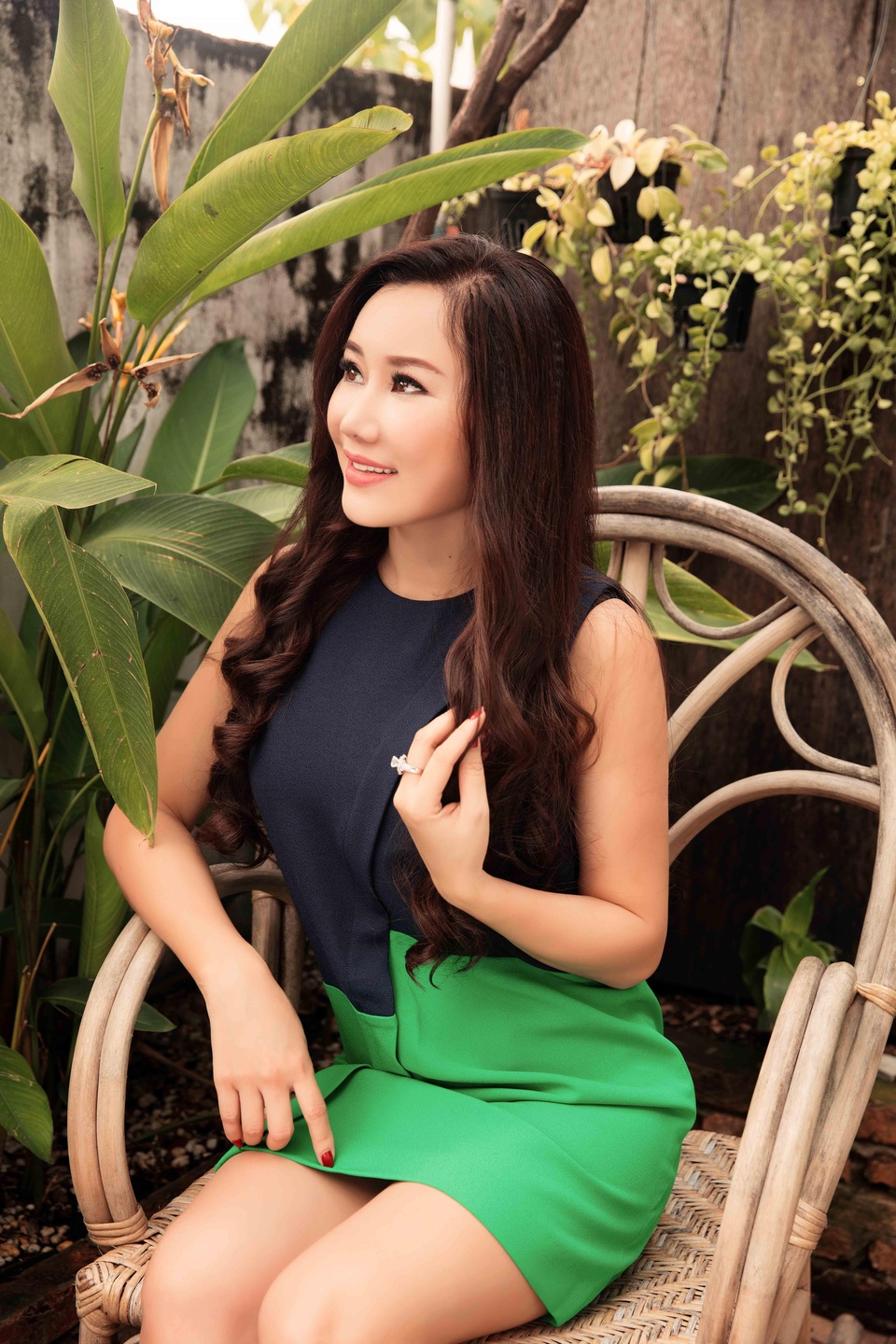 Giọng đọc thân thuộc Đài HTV đẹp “bất chấp tuổi tác” bên con gái - 2 Nữ MC Nguyệt Ánh - con gái phát thanh viên Thúy Hoa.