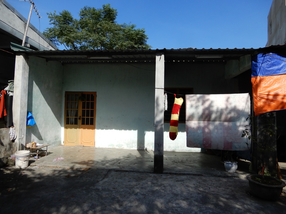 Bị vẹo cột sống, bé trai 10 tuổi có nguy cơ yếu hai chân, ngồi không được - 3 Ngôi nhà của gia đình chị Hồng