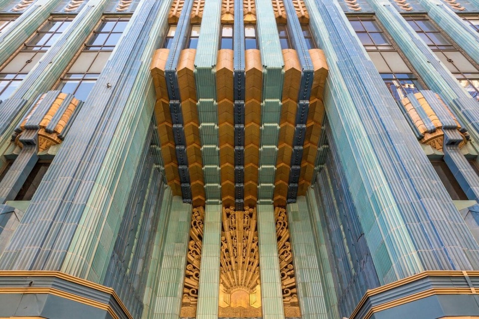 Mặc dù gọi là căn hộ nhưng nó lại là sự kết hợp của 5 tầng cao nhất kế tiếp của tòa tháp tạo nên một không gian sống rộng tới 1068 mét vuông với 9 phòng ngủ và 14 phòng tắm. Trong đó 8 phòng ngủ được chia đều cho 4 tầng đầu tiên, phòng còn lại thuộc về tầng áp mái.