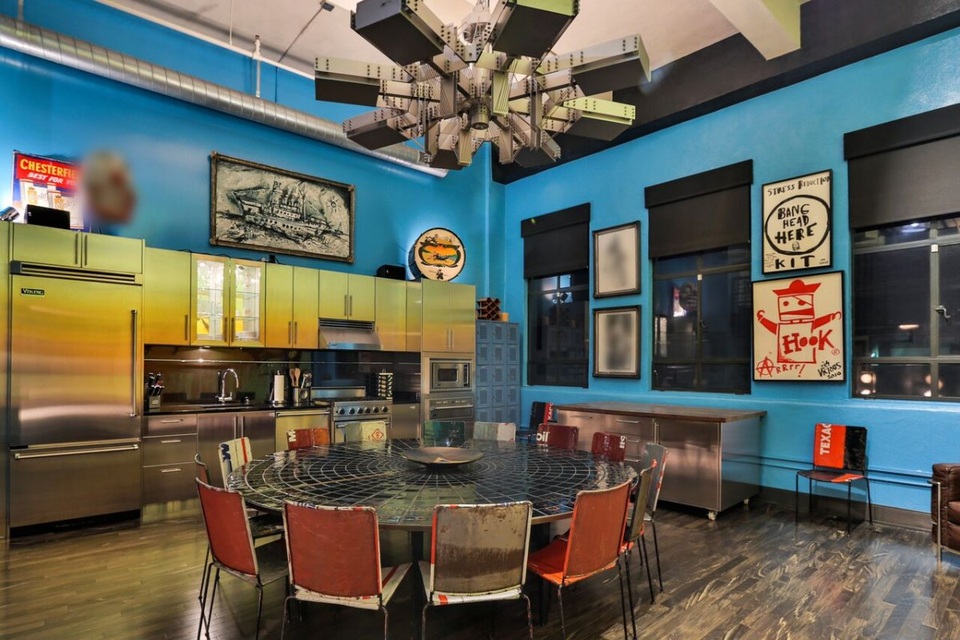 Và với tận 5 nhà bếp thì nam tài tử này có thể thỏa sức thể hiện sự sáng tạo của mình.