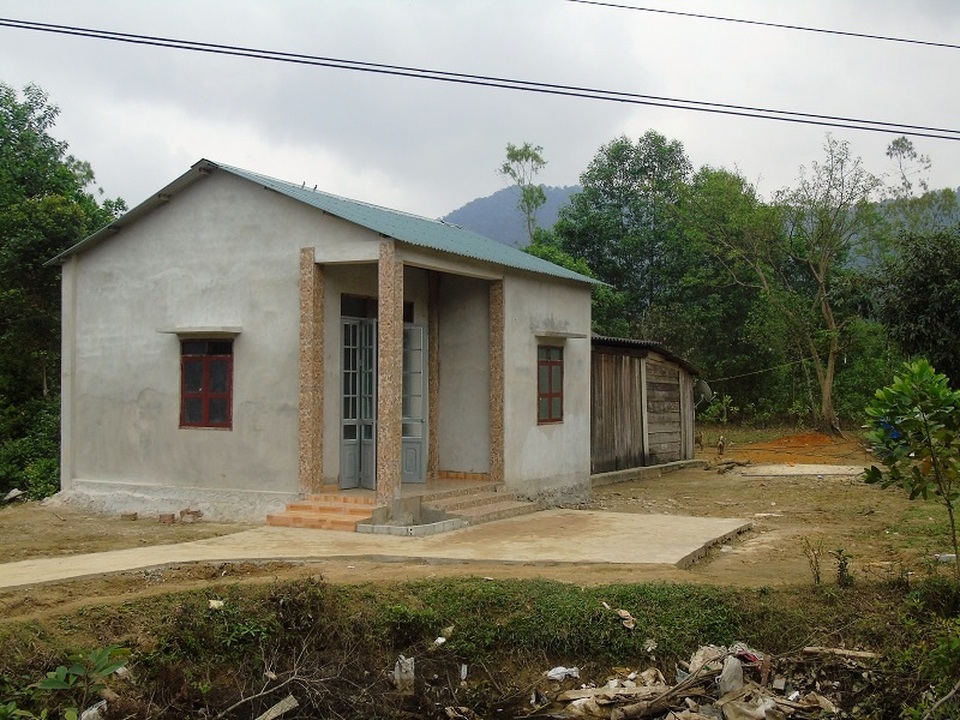Quảng Bình: Gia đình “người hùng” tử nạn vì cứu người trong lũ đã có nhà mới - 2 Nhờ sự giúp đỡ của các nhà hảo tâm, người thân của anh đã có thể xây một căn nhà mới kiên cố