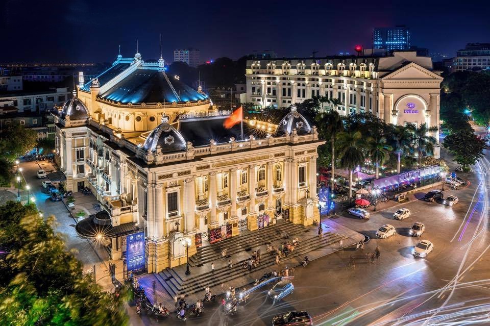 Vì sao Nhà hát Lớn Hà Nội chỉ mở cửa cho khách tham quan đến hết năm 2017? - 1 Nhà hát Lớn Hà Nội nhìn từ trên cao. Ảnh: Vũ Long.