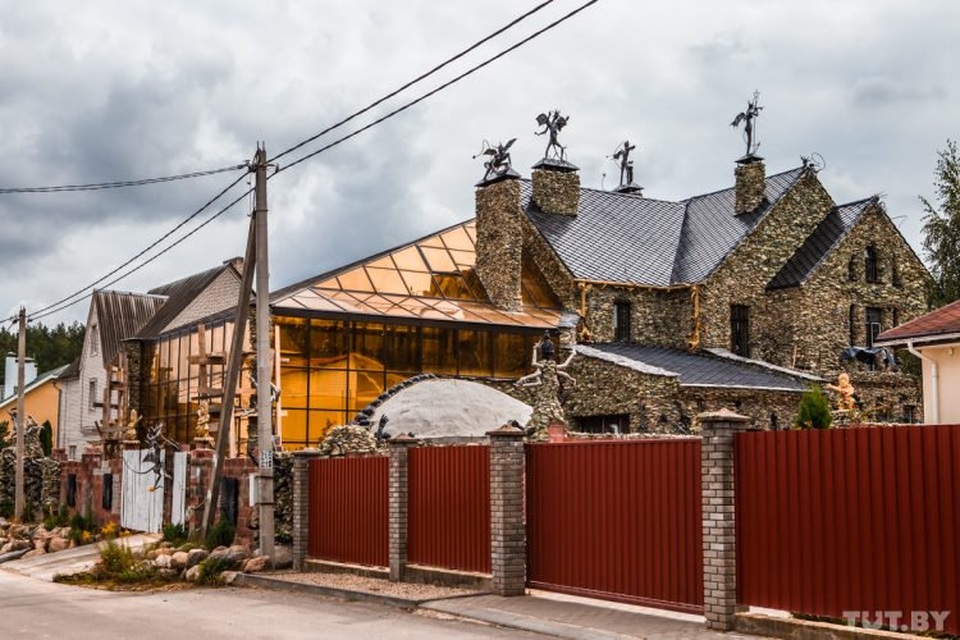 Rợn tóc gáy đi qua ngôi nhà ma đáng sợ nhất Belarus - 2 Rợn tóc gáy đi qua ngôi nhà ma đáng sợ nhất Belarus - 2