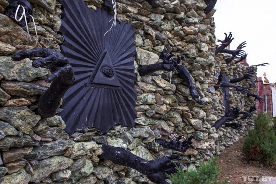 Rợn tóc gáy đi qua ngôi nhà ma đáng sợ nhất Belarus - 3 Rợn tóc gáy đi qua ngôi nhà ma đáng sợ nhất Belarus - 3