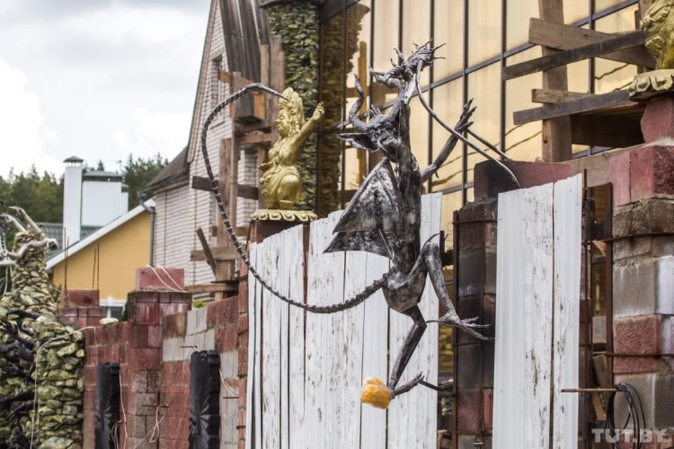 Rợn tóc gáy đi qua ngôi nhà ma đáng sợ nhất Belarus - 7 Rợn tóc gáy đi qua ngôi nhà ma đáng sợ nhất Belarus - 7