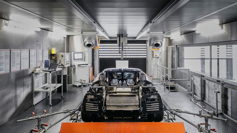 Bên trong nhà máy lắp ráp siêu xe Bugatti Chiron - 9 Bên trong nhà máy lắp ráp siêu xe Bugatti Chiron - 9