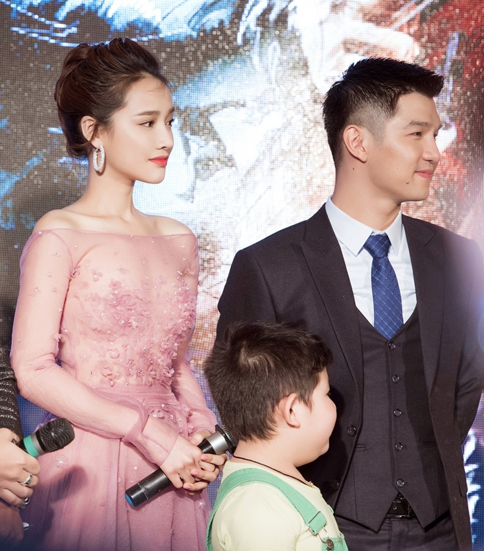 Sánh đôi cùng Nhã Phương là diễn viên Cường Seven. Với vai diễn lần này, Nhã Phương vào vai người vợ, người mẹ và lần đầu kết đôi cùng Cường Seven.