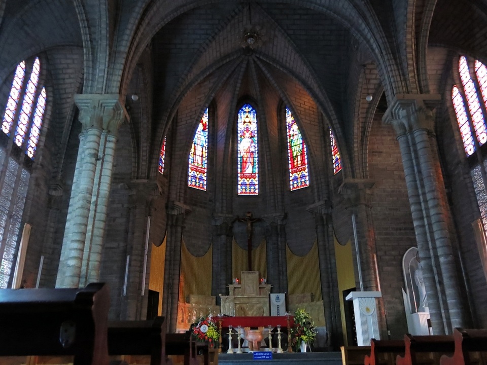 5 điểm nhất định phải “check in” khi đến Nha Trang - 6 Bên trong nhà thờ Đá