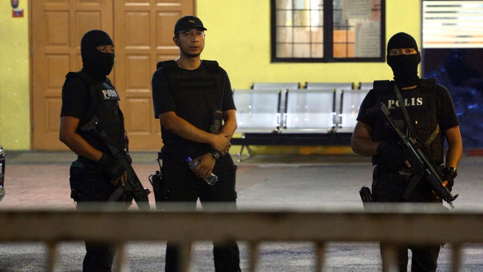 Những diễn biến về nghi án bí ẩn Kim Jong-nam 1 tháng qua - 2
Nhà xác nơi giữ thi thể công dân Triều Tiên được siết chặt an ninh. (Ảnh: Star)