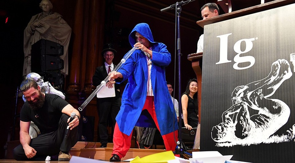 Giải Ig Nobel 2017: Mèo là chất lỏng? - 2 Giải Ig Nobel 2017: Mèo là chất lỏng? - 2