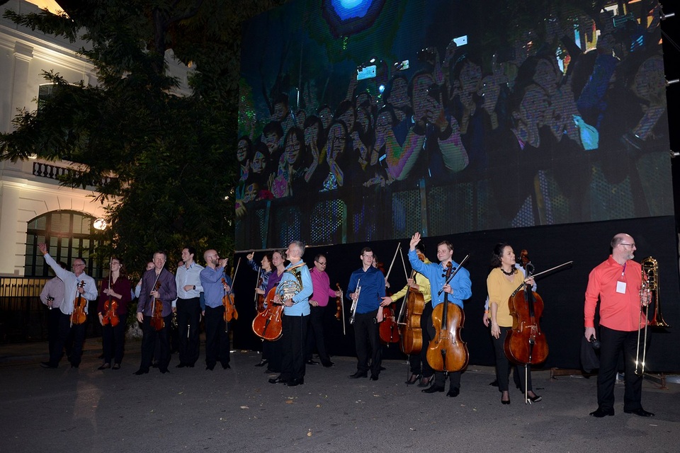 Dàn nhạc huyền thoại London và “bữa tiệc” nhiều cảm xúc trong đêm Hà Nội - 8