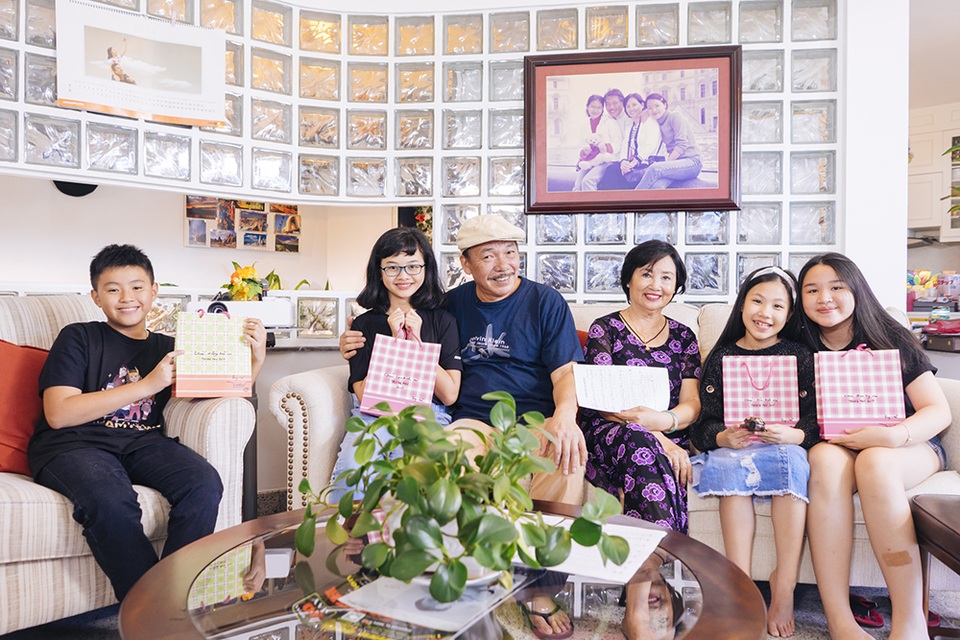 Dịp Trung thu, vợ chồng nhạc sĩ Trần Tiến đã mời các thí sinh nhí của chương trình Thần đồng âm nhạc – Wonderkids đến chơi nhà.