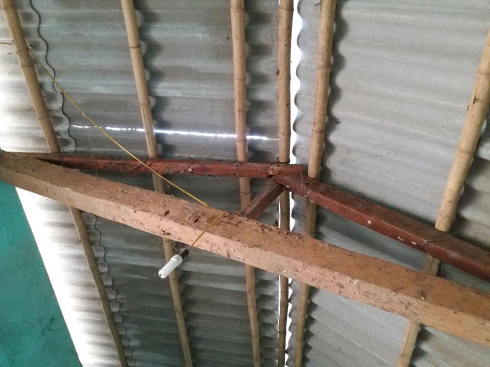 Bố chết, mẹ bỏ đi, 3 đứa trẻ sống lay lắt cùng ông bà nội tàn tật - 3 Bố chết, mẹ bỏ đi, 3 đứa trẻ sống lay lắt cùng ông bà nội tàn tật - 3
