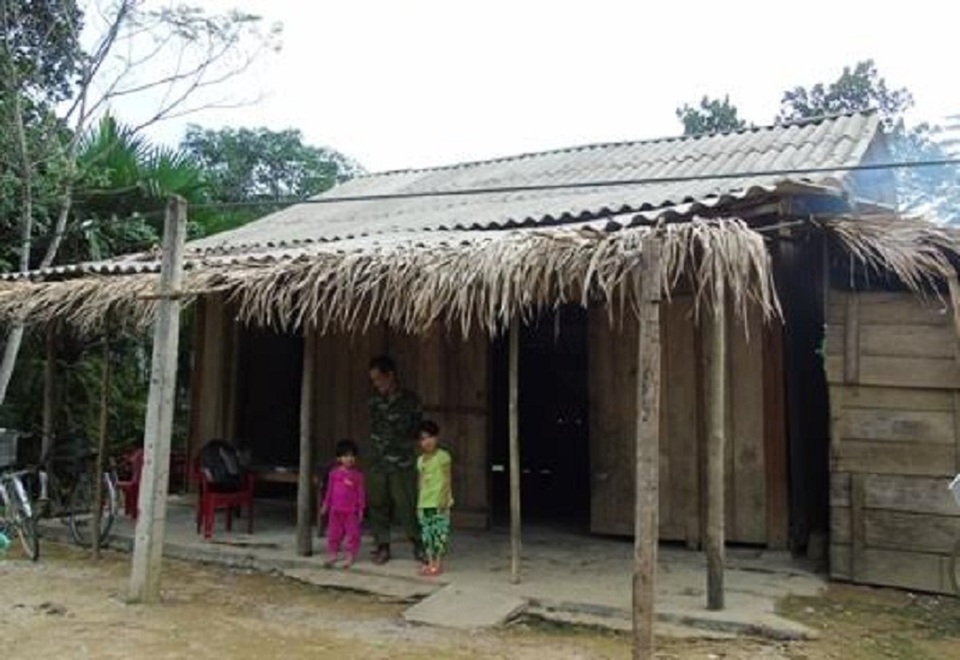 Niềm vui đầu năm học mới của cô bé mồ côi - 2 Ông cháu Diệu Linh và căn nhà trước đây