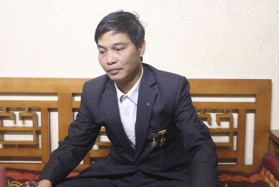 “Ký ức Gạc Ma vẫn luôn ám ảnh tôi!” - 1
Anh Nguyễn Duy Dương xúc động kể lại trận hải chiến Gạc Ma năm xưa.