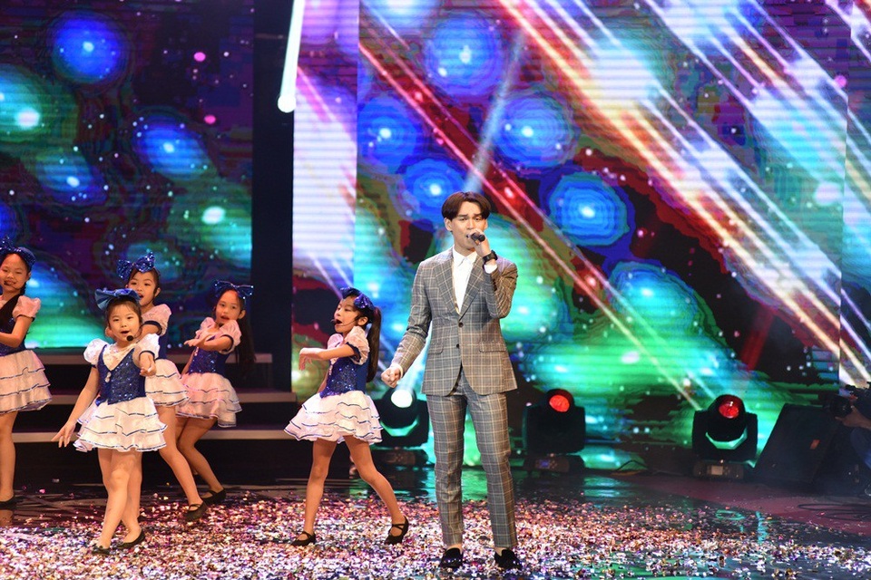 Ca sĩ Trung Quân tỏa sáng tại Nhân tài Đất Việt - 14