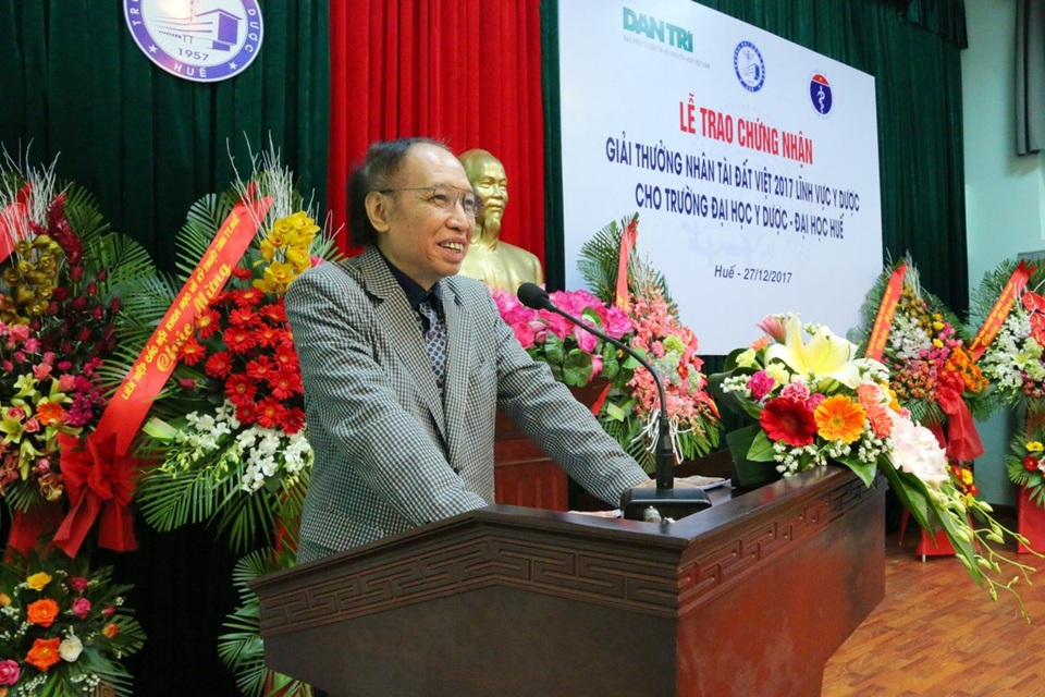Thừa Thiên Huế tự hào 3 lần đoạt giải Nhân Tài Đất Việt - 3 Nhà báo Phạm Huy Hoàn, Tổng Biên tập Báo Dân trí phát biểu tại buổi lễ