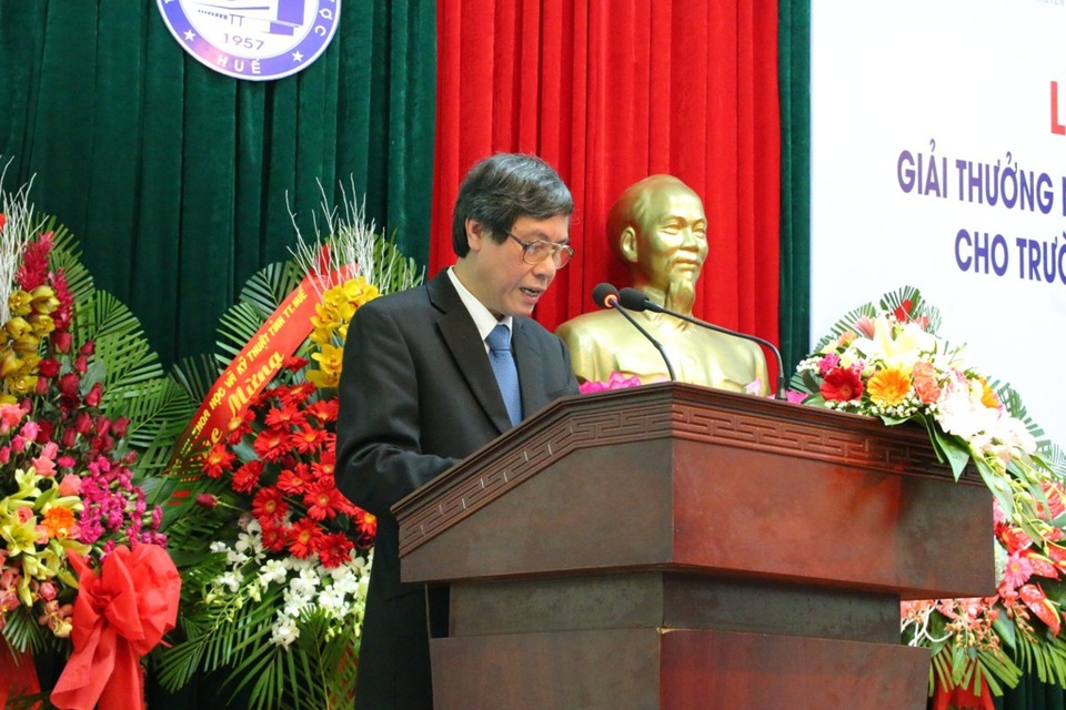 Thừa Thiên Huế tự hào 3 lần đoạt giải Nhân Tài Đất Việt - 5 GS.TS. Cao Ngọc Thành, Hiệu trưởng Đại học Y Dược - Đại học Huế phát biểu cảm ơn