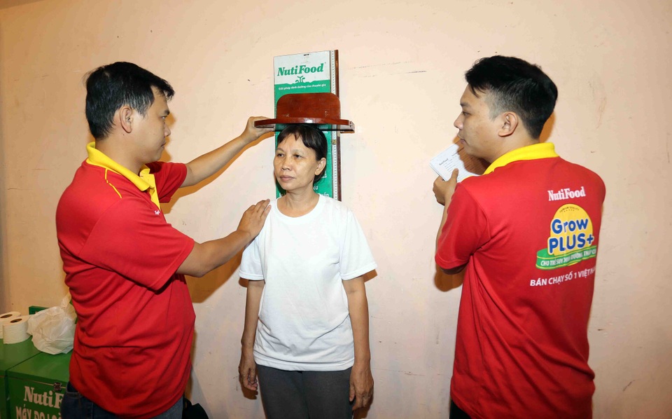 NutiFood khám sức khỏe và tư vấn dinh dưỡng cho người cao tuổi - 1